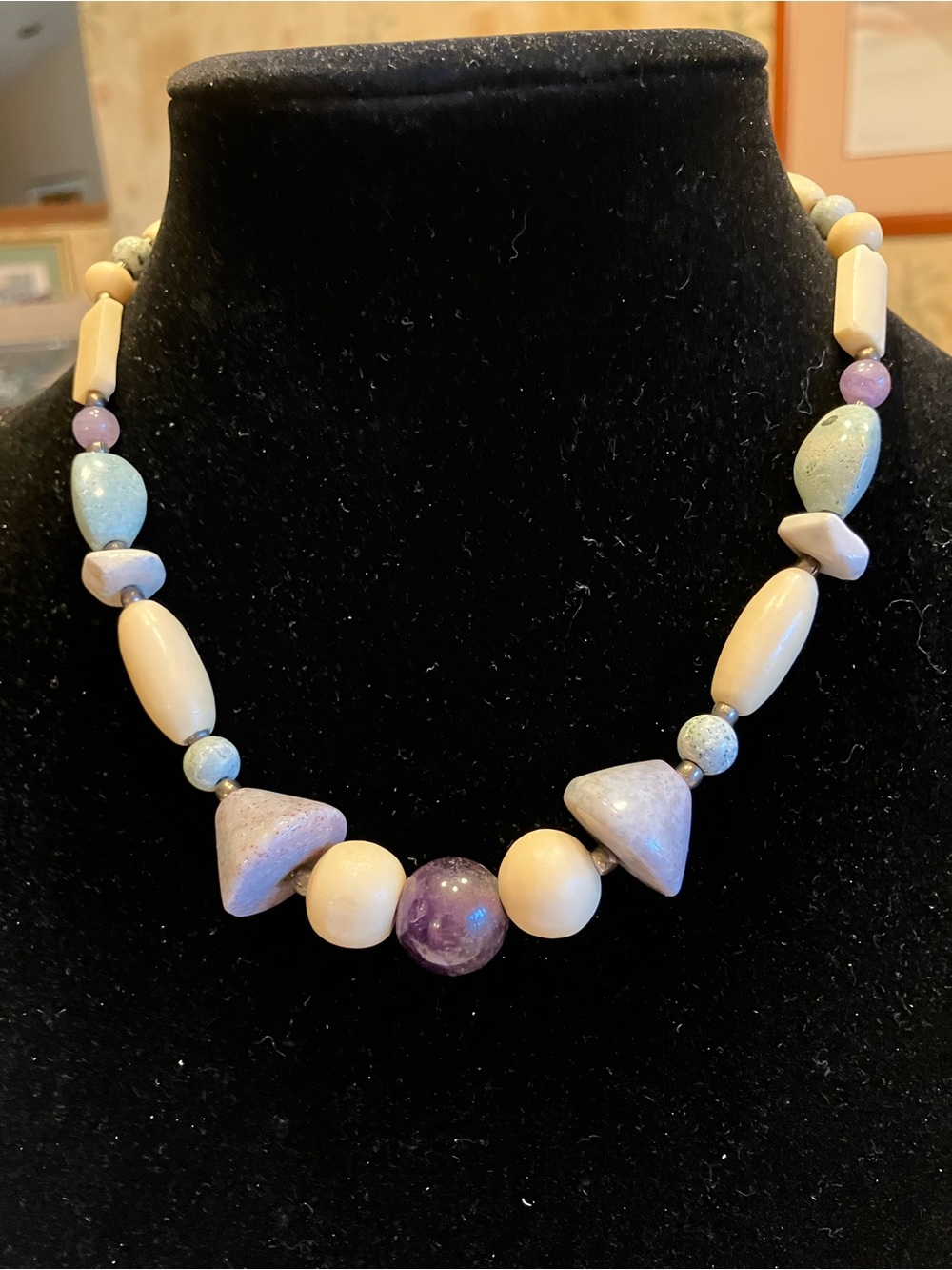BEAD AND BONE CHUNKY NECKLACE WITH BRACELET